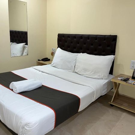 U Life Hotel مومباي المظهر الخارجي الصورة