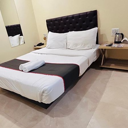 U Life Hotel مومباي المظهر الخارجي الصورة