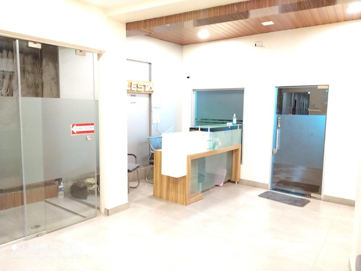 U Life Hotel مومباي المظهر الخارجي الصورة