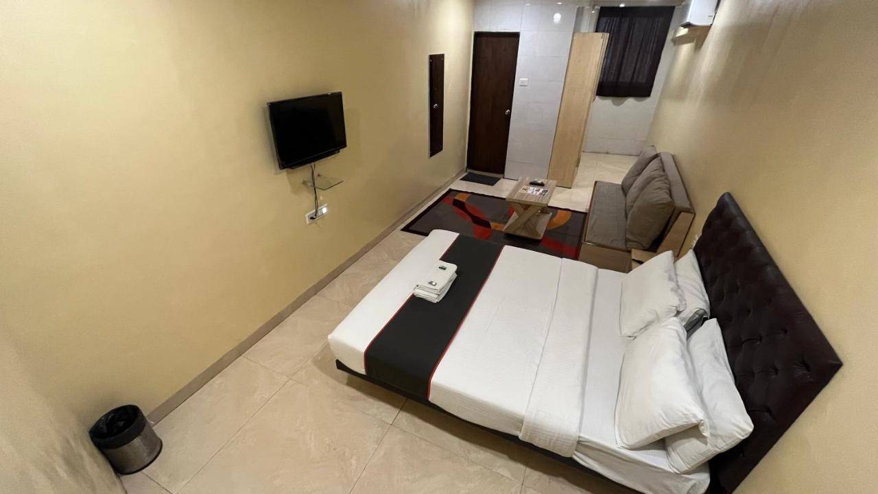 U Life Hotel مومباي المظهر الخارجي الصورة