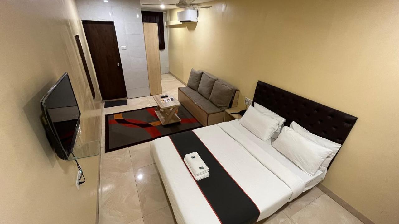 U Life Hotel مومباي المظهر الخارجي الصورة