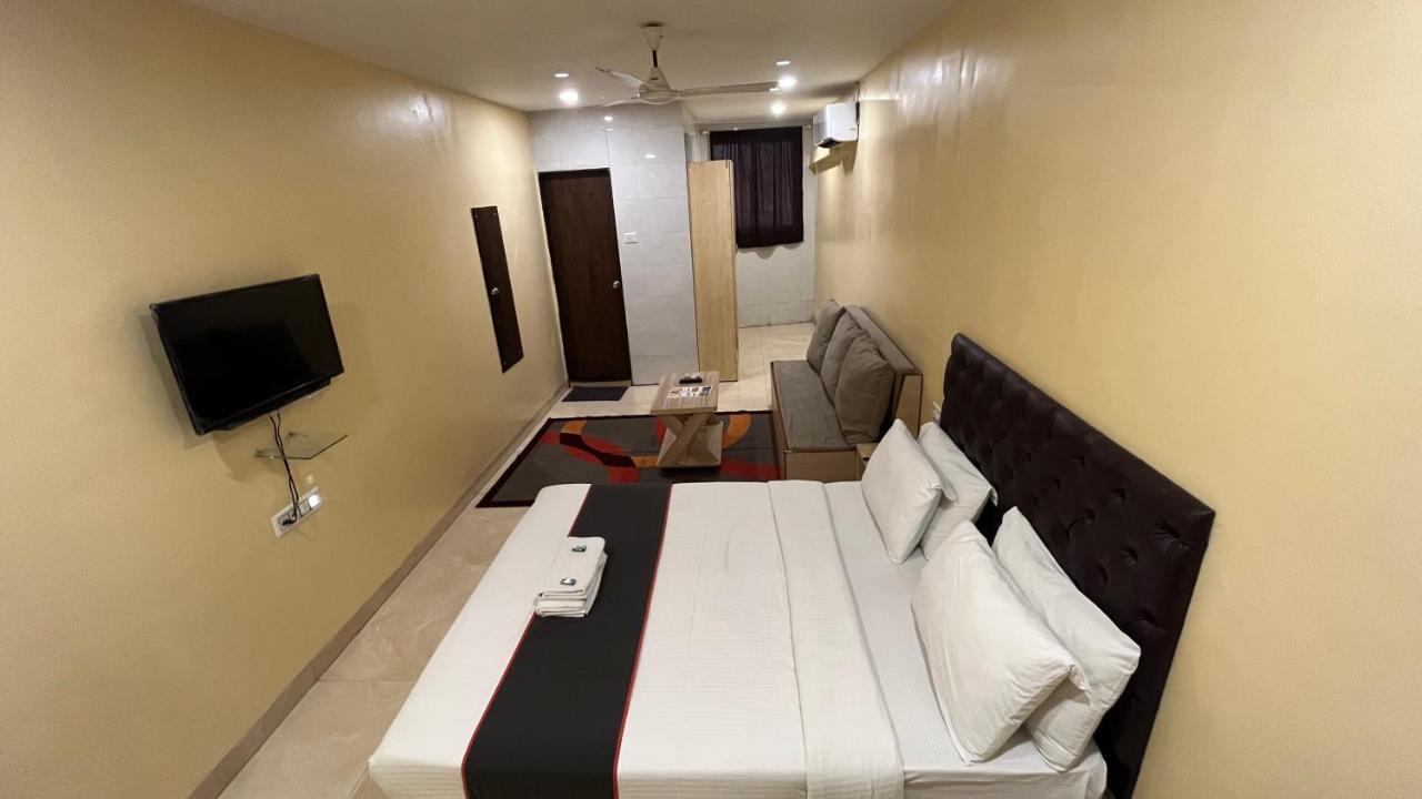 U Life Hotel مومباي المظهر الخارجي الصورة