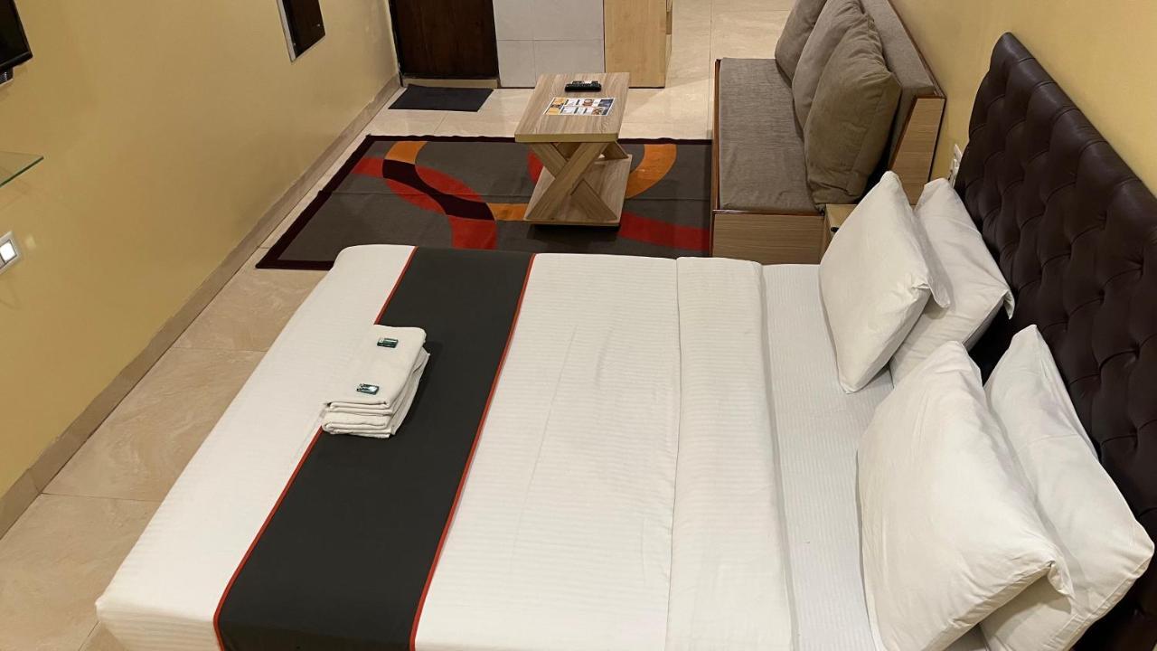 U Life Hotel مومباي المظهر الخارجي الصورة