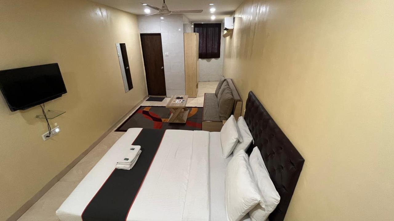 U Life Hotel مومباي المظهر الخارجي الصورة