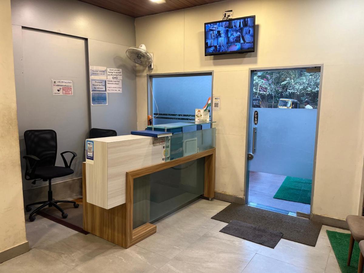 U Life Hotel مومباي المظهر الخارجي الصورة