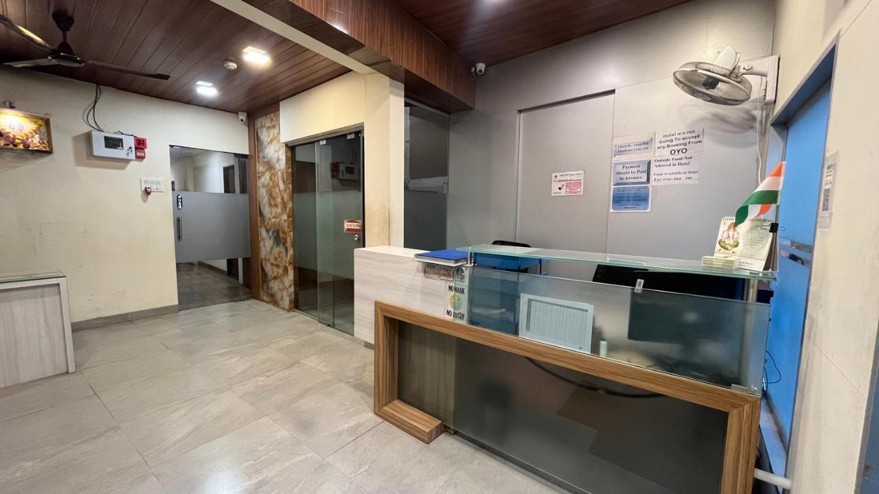 U Life Hotel مومباي المظهر الخارجي الصورة