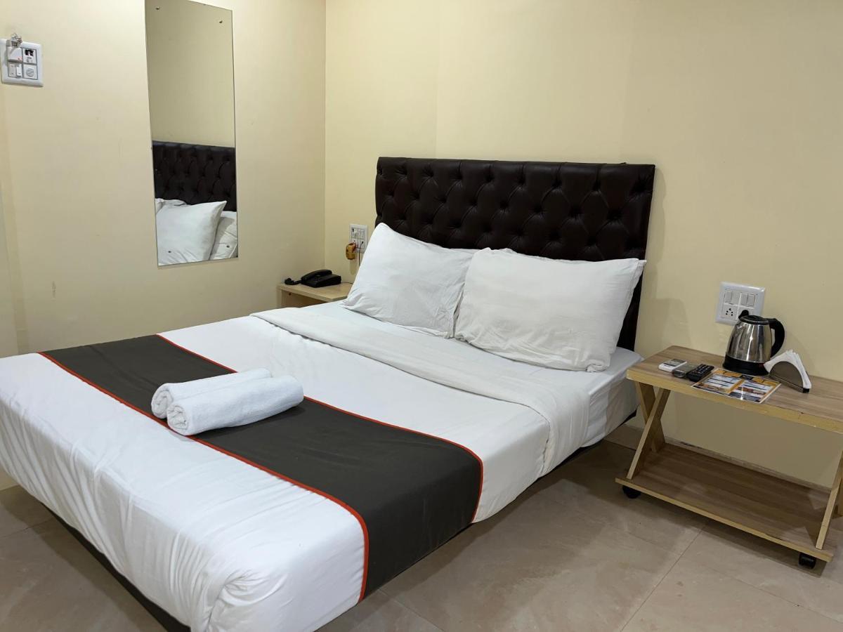 U Life Hotel مومباي المظهر الخارجي الصورة