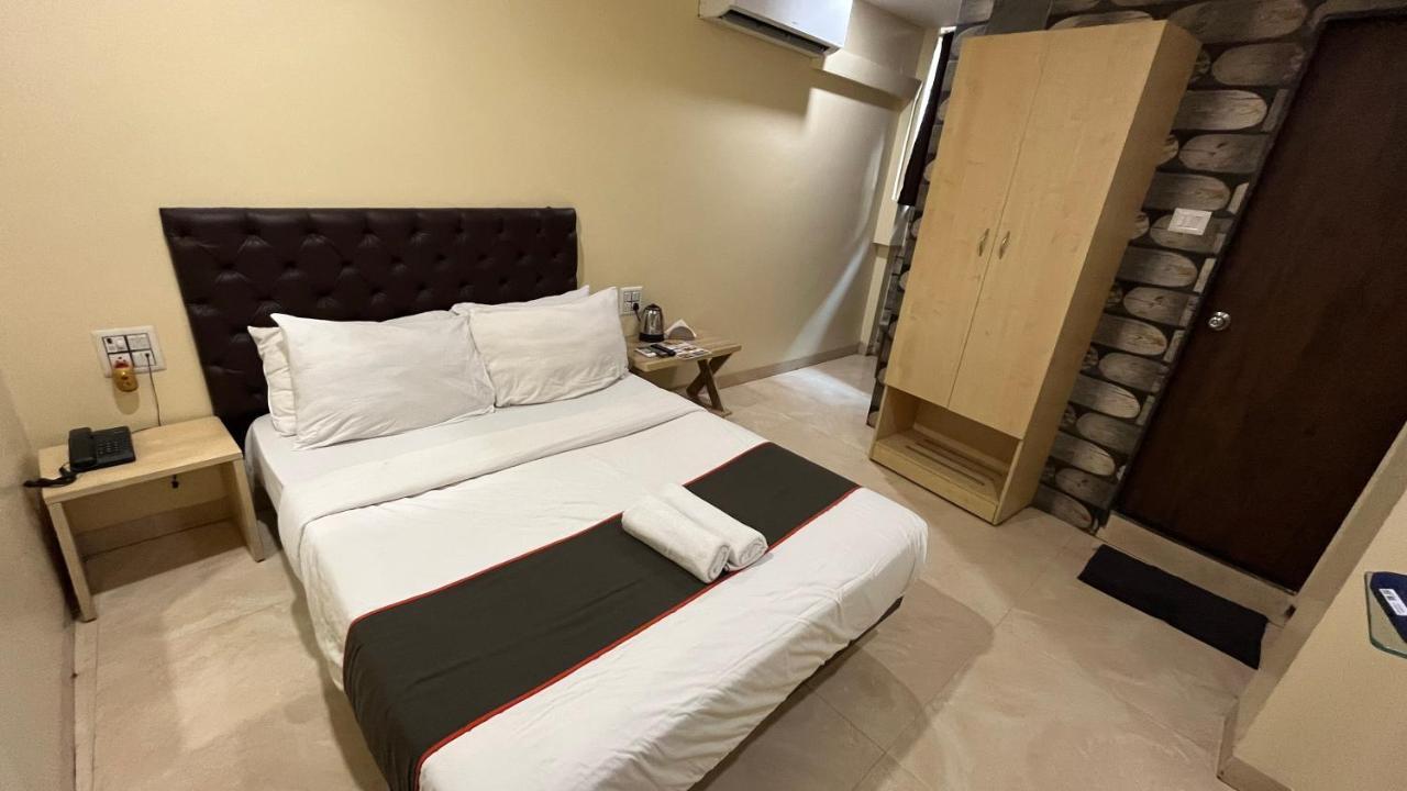U Life Hotel مومباي المظهر الخارجي الصورة
