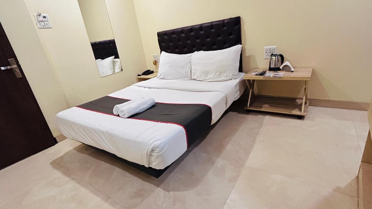 U Life Hotel مومباي المظهر الخارجي الصورة